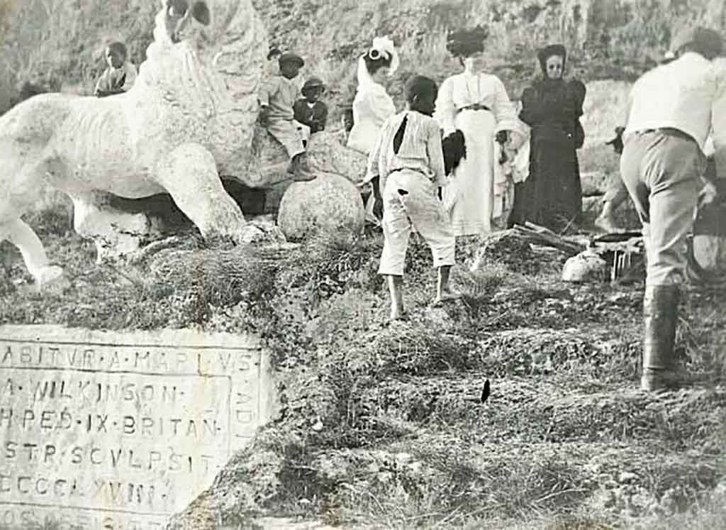 Medici Lion, Gun Hill, Barbados