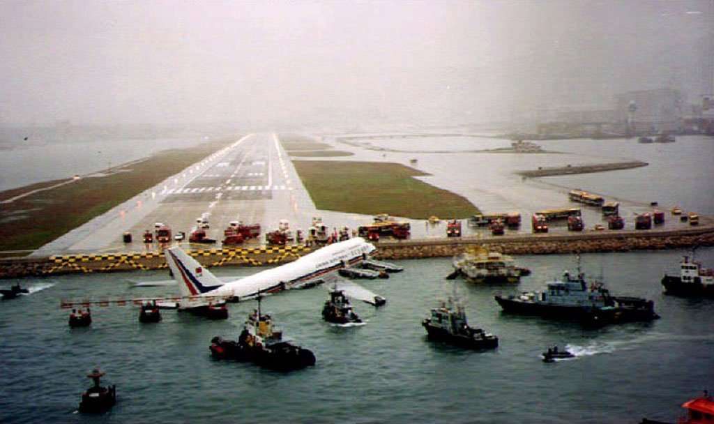 China Airlines Flight 605 Boeing 747 accident Kai Tak 4 November 1993
